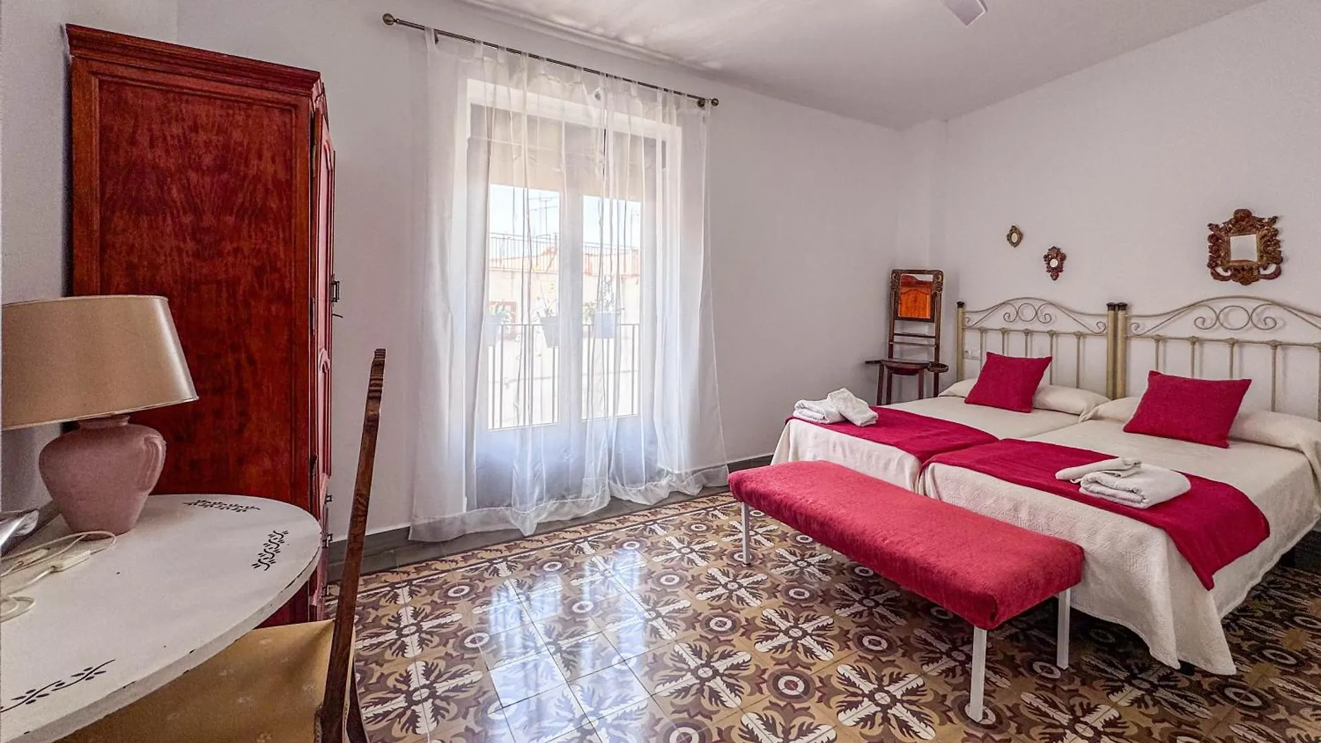 Casa cueva rural con diez dormitorios ideal grandes grupos Freila Сasa de vacaciones