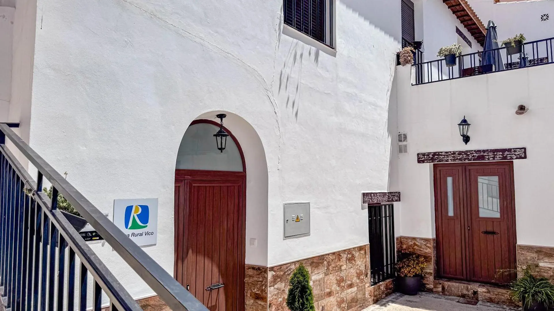 Casa cueva rural con diez dormitorios ideal grandes grupos Freila