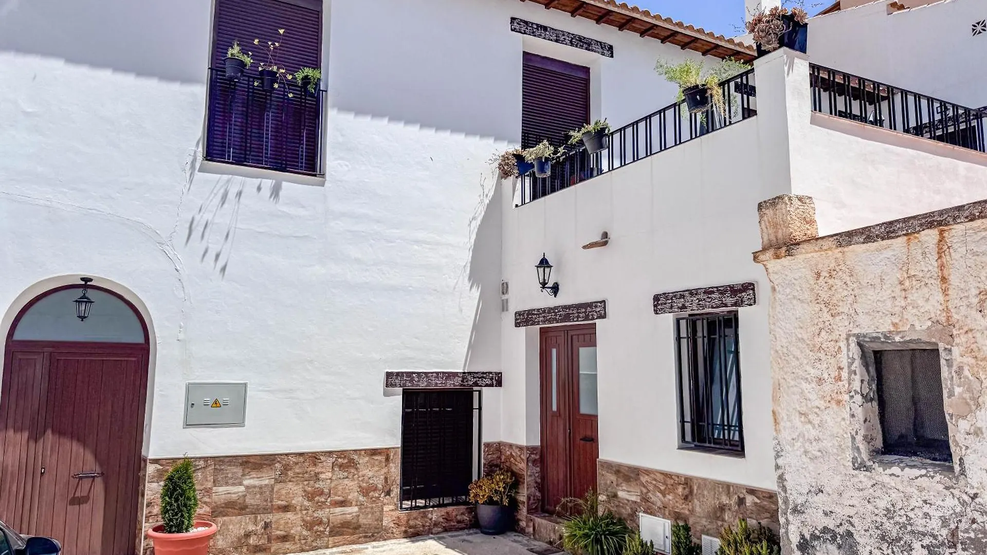 Casa cueva rural con diez dormitorios ideal grandes grupos Freila España