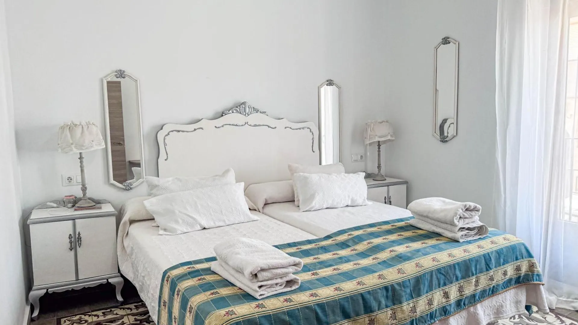 Casa Cueva Rural Vico Ideal Grandes Grupos Freila Holiday home